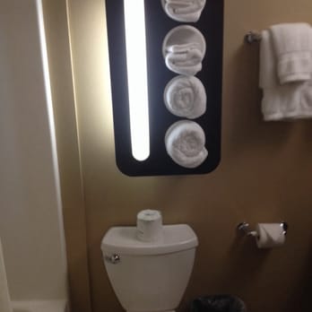 Best Western Plus Oceanside Palms - Bathroom with low flow toilet - Hotels Near Me - Oceanside, California Best Western Plus Oceanside Palms - Bathroom with low flow toilet - Hotels Near Me - Oceanside, California