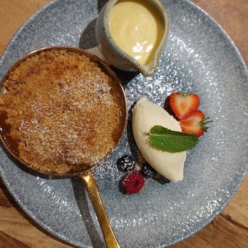 Bird In Hand - Crumble Dessert - Hotels Near Me - Witney, OXF
