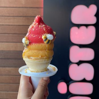 Mister Dips - Winnie the Pooh cone - Wine Bars Near Me - New York, New York