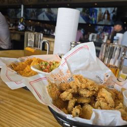 Ojos Locos - Nachos and fried jalapeño pickles!! Yum
