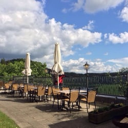 Burg Altrathen - Outdoor seating with views of the Elbe river below