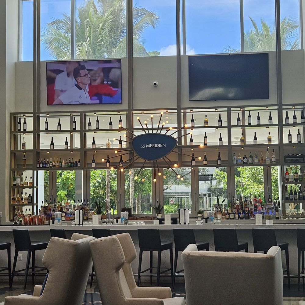 Le Meridien Dania Beach - The bar in the lobby - Hotels Near Me - Dania Beach, Florida Le Meridien Dania Beach - The bar in the lobby - Hotels Near Me - Dania Beach, Florida