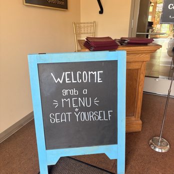 Aerie's Resort - Welcome sign - Wineries Near Me - Grafton, Illinois