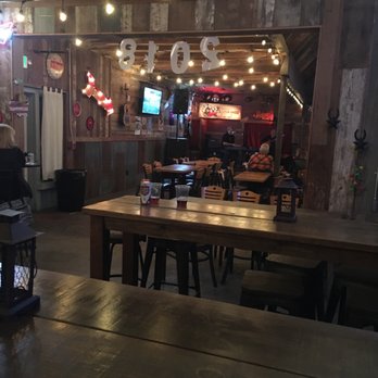 Hudson's On Mercer St. - Somebody please ask the band to lower the volume.  Use a decibel meter on your Smart phone to keep it under 100 dB.  Please? - Music Venues Near Me - Dripping Springs, Texas