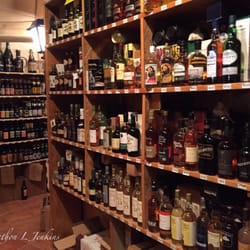 Les Bonnes Caves - Scotch, Bourbon, and beer too.