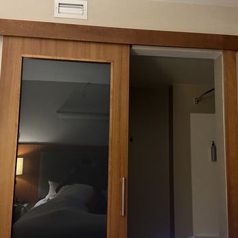 SpringHill Suites by Marriott Indianapolis Downtown - Vanity w/shower - Hotels Near Me - Indianapolis, Indiana SpringHill Suites by Marriott Indianapolis Downtown - Vanity w/shower - Hotels Near Me - Indianapolis, Indiana