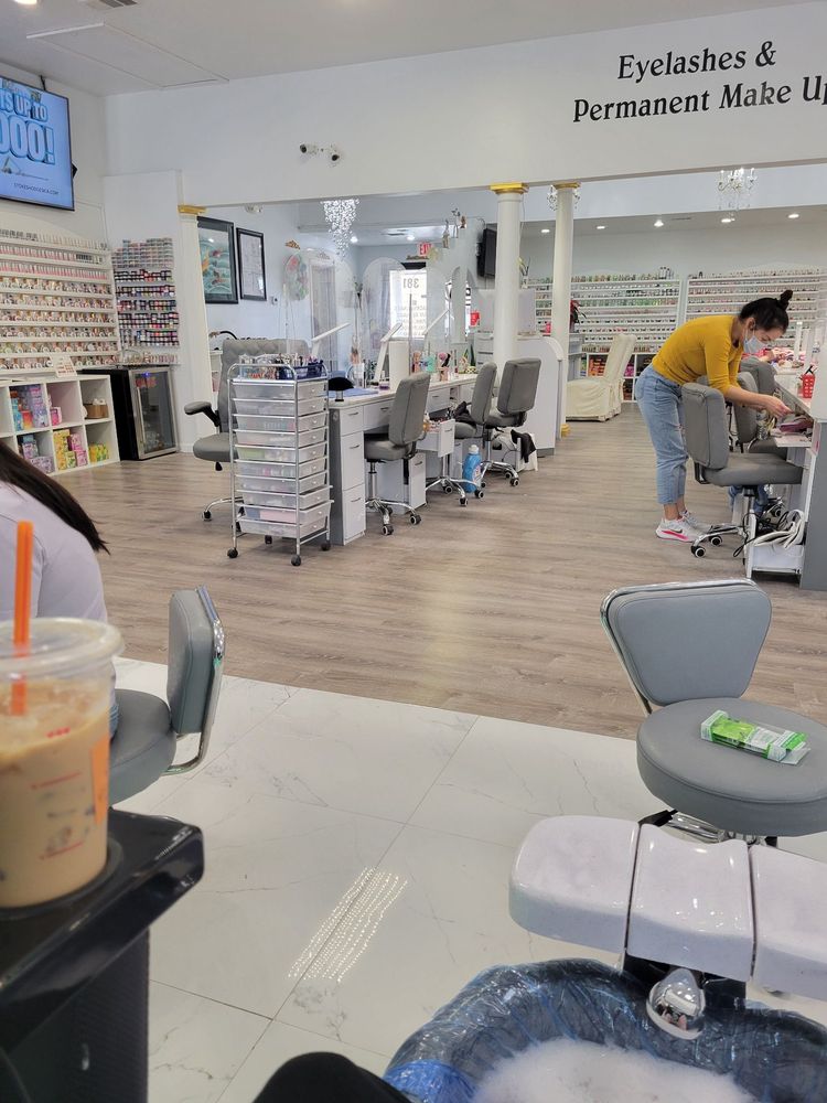 CHRIS NAILS Updated October 2024 92 Photos & 28 Reviews 381