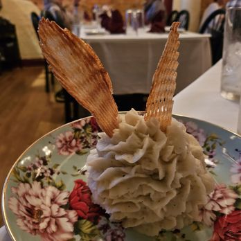 Santé - Mashed potatoes - nice presentation. Tasted good a little dry - New American Near Me - Matthews, North Carolina