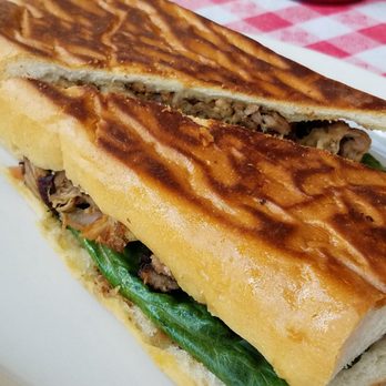 D'Cuban Cafe - Cuban Near Me - Norcross, Georgia