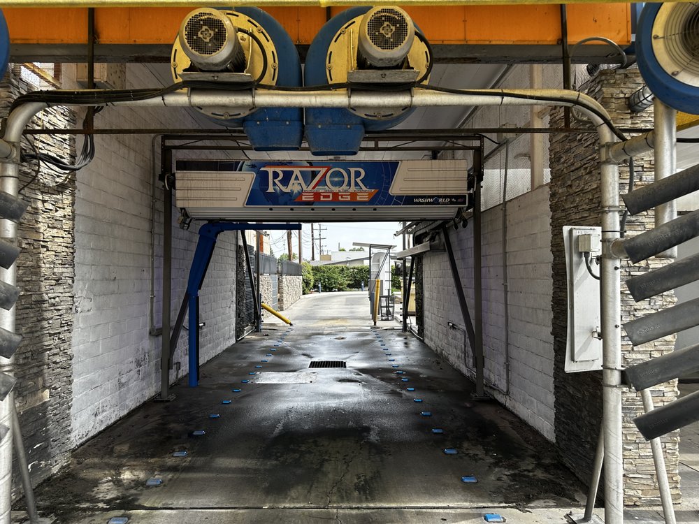 Squeeky's Car Wash