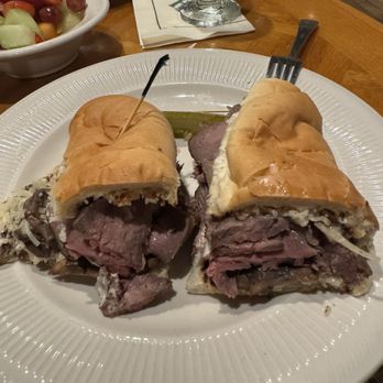 Harris Ranch Resort - Tri tip sandwich - American Near Me - Coalinga, California Harris Ranch Resort - Tri tip sandwich - American Near Me - Coalinga, California