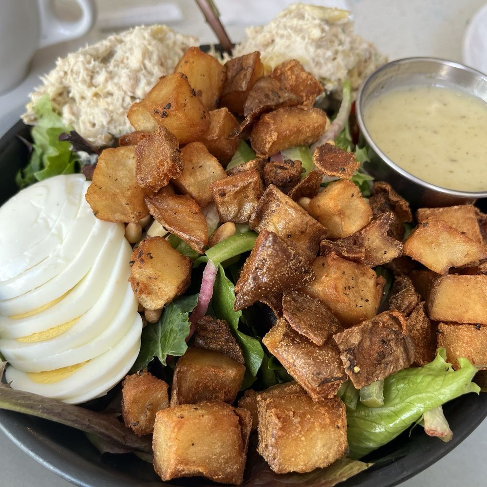 Le Buzz Caffe - Tuna Niçoise salad - Coffee & Tea Near Me - Tucson, Arizona