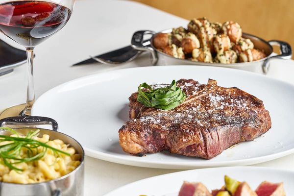 STRIPSTEAK Waikiki by null