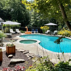 Leisuretime Of Southbury - Pool and Spa