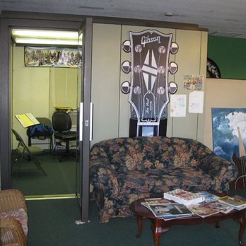 Pasadena Guitar Lessons with Tom - Waiting Area - Musical Instruments & Teachers Near Me Pasadena Guitar Lessons with Tom - Waiting Area - Musical Instruments & Teachers Near Me