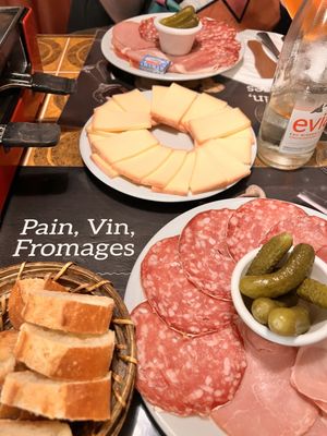 Pain Vin Fromages by null