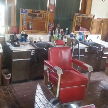 Silver Lining Barber Shop - Interior View (Right) - Barbers Near Me - Lake Forest, Illinois Silver Lining Barber Shop - Interior View (Right) - Barbers Near Me - Lake Forest, Illinois