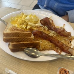 Huddle House - Forsyth - 2 eggs and bacon platter