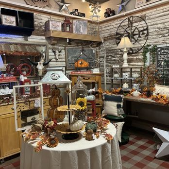 At The Corner Home Decor - Home Decor Near Me - Oakdale, California