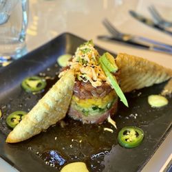 Lunas Pizza Bar & Grill - Tuna