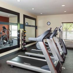 Hampton Inn Zanesville - Health club fitness center gym