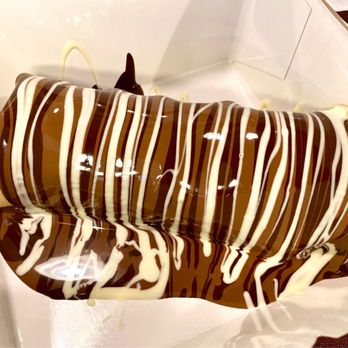 Chocolate Bash - Bash Roll (crepe with strawberries and kiwi, covered in Belgium chocolate) - Desserts Near Me - Tustin, California Chocolate Bash - Bash Roll (crepe with strawberries and kiwi, covered in Belgium chocolate) - Desserts Near Me - Tustin, California