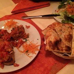 Pizzeria Montana - Bruschetta, Pizzabrot und Beilagensalat