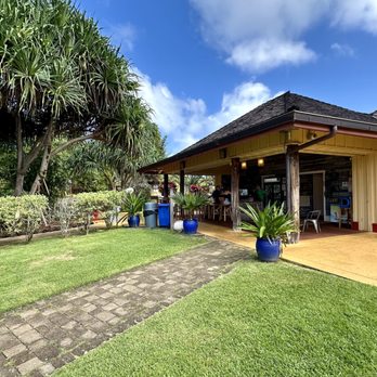 Silver Cloud Eatery - A great bar located here also where you can get beer, soda etc - Food Trucks Near Me - Kilauea, Hawaii