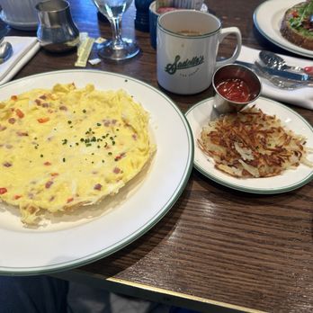 Sadelle's - Western omelette and hashbrowns - Breakfast & Brunch Near Me - Las Vegas, Nevada Sadelle's - Western omelette and hashbrowns - Breakfast & Brunch Near Me - Las Vegas, Nevada