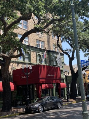 The Pontchartrain Hotel by null