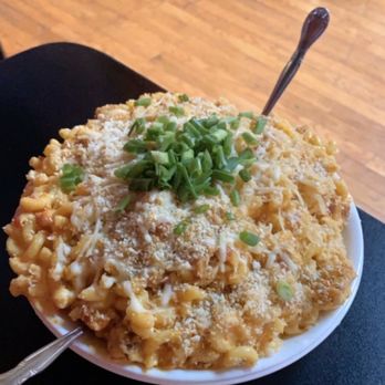 Kuma's Corner - Buffalo Chicken Mac and Cheese - American Near Me - Indianapolis, Indiana