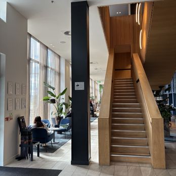 Courtyard by Marriott SEC - There's a bar in the lobby behind this staircase - Hotels Near Me - Glasgow, GLG