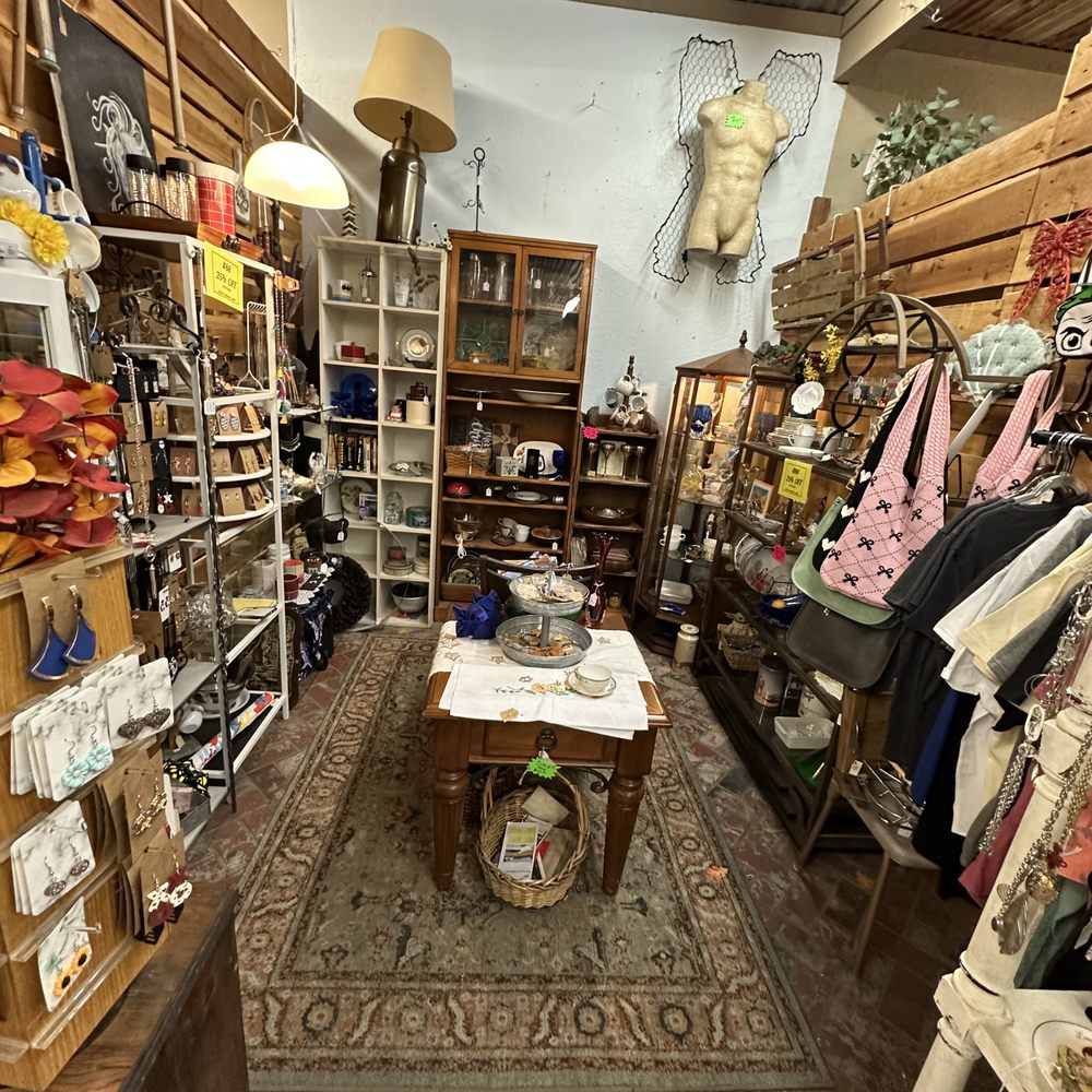 Fourth Street Antiques - Antiques Near Me - Temecula, California Fourth Street Antiques - Antiques Near Me - Temecula, California