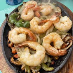 La Piñata - Shrimp fajitas