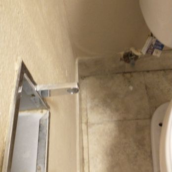 Quality Inn - Toilet paper holder and behind toilet - Hotels Near Me - Wickliffe, Ohio Quality Inn - Toilet paper holder and behind toilet - Hotels Near Me - Wickliffe, Ohio