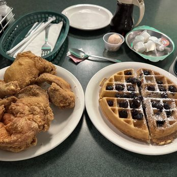 Metro Diner - Chicken & Waffle - Diners Near Me - Plainfield, Indiana