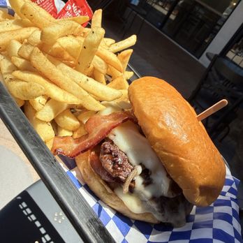 Peninsula Tap House - Bacon BBQ Burger - Beer Bar Near Me - Palos Verdes Estates, California Peninsula Tap House - Bacon BBQ Burger - Beer Bar Near Me - Palos Verdes Estates, California