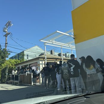 Community Goods - Long line - Coffee & Tea Near Me - Los Angeles, California Community Goods - Long line - Coffee & Tea Near Me - Los Angeles, California