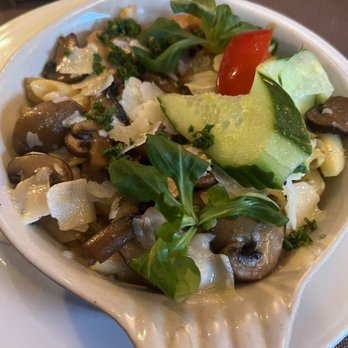 Zur Linde - Penne with turkey and mushroom - Dive Bars Near Me - Berlin, BE