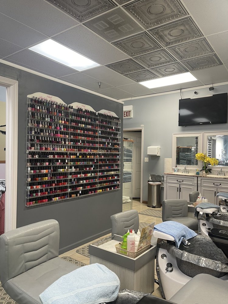 Diva Nails Logo