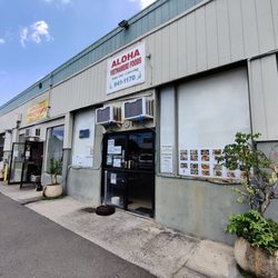 Old Stadium Square - The businesses at the other building include: Aloha Vietnamese Foods and Honolulu Hydroponics