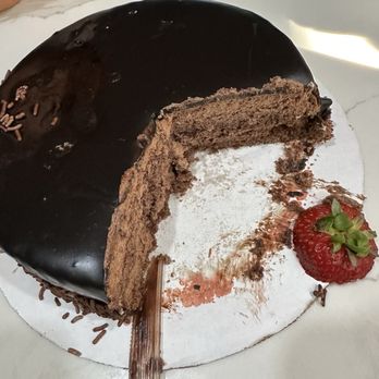 Fluffl Bakery & Cafe - Chocolate mousse cake - Bakeries Near Me - Fairfield, California