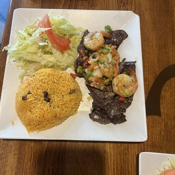 Ponce Restaurant - Arroz con gandulees y churrasco Con camarones - Puerto Rican Near Me - Chicago, Illinois Ponce Restaurant - Arroz con gandulees y churrasco Con camarones - Puerto Rican Near Me - Chicago, Illinois