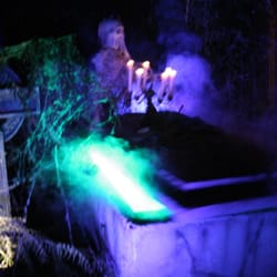 The House At Haunted Hill - A Ghoul Tries to Escape!