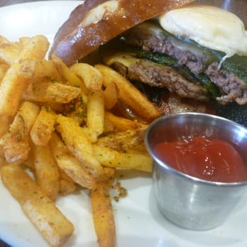 Carnation Cafe - Green Chillie Cheeseburger - American Near Me - Anaheim, California