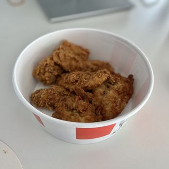 KFCページ KFC Announces Thanksgiving Festive Feast with Fried Chicken and