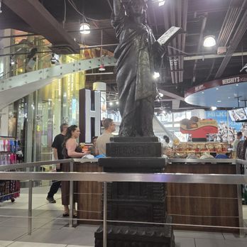 Hershey’s Chocolate World - Chocolatiers & Shops Near Me - Las Vegas, Nevada