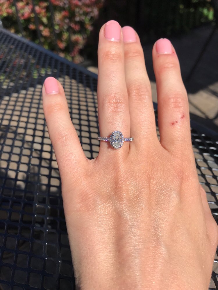 BECKER’S DIAMONDS & FINE JEWELRY OLD SAYBROOK Updated August 2024 105 Elm St, Old Saybrook