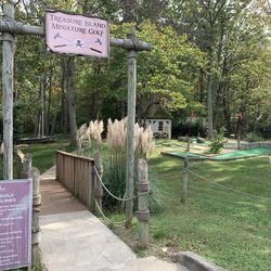 Treasure Island Mini Golf - The entrance.