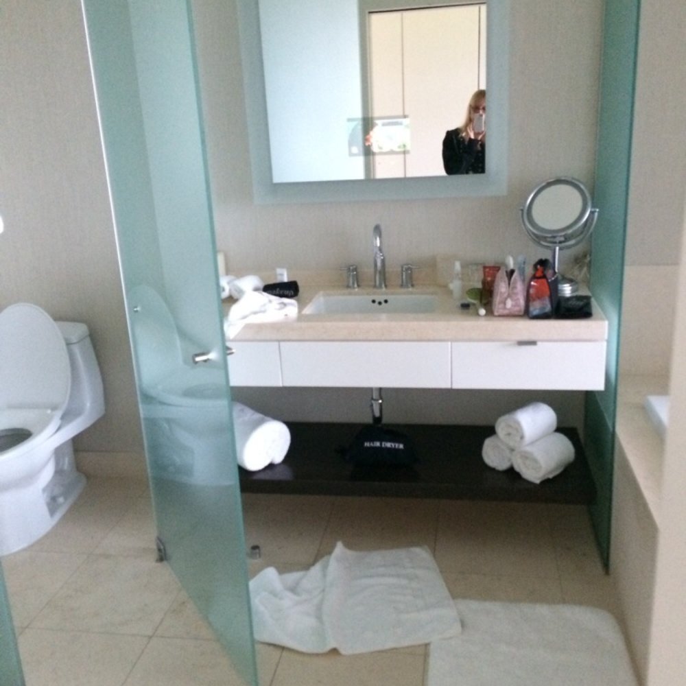 Hotel Arista - Bathroom - Hotels Near Me - Naperville, Illinois Hotel Arista - Bathroom - Hotels Near Me - Naperville, Illinois